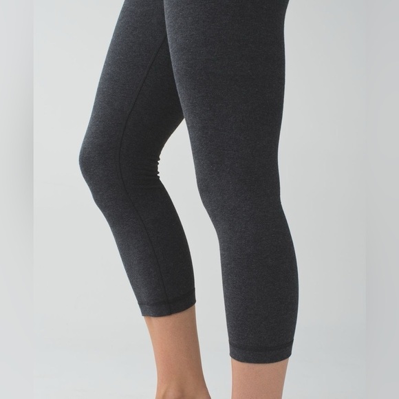 Lululemon Wunder Under Crop III
Heathered Black role down - Picture 2 of 6